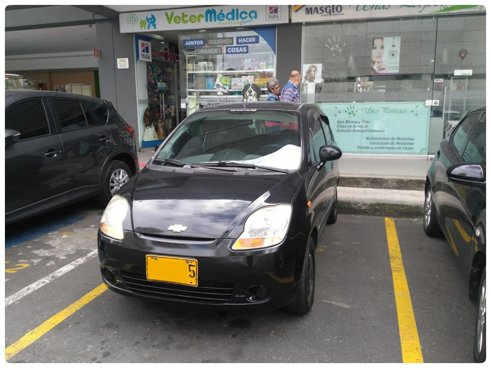 Conductor Juan Pablo Marín, conductor elegido, transporte particular puerta a puerta, entrega de paquetes y pedidos, mensajería urbana en Bogotá y Colombia