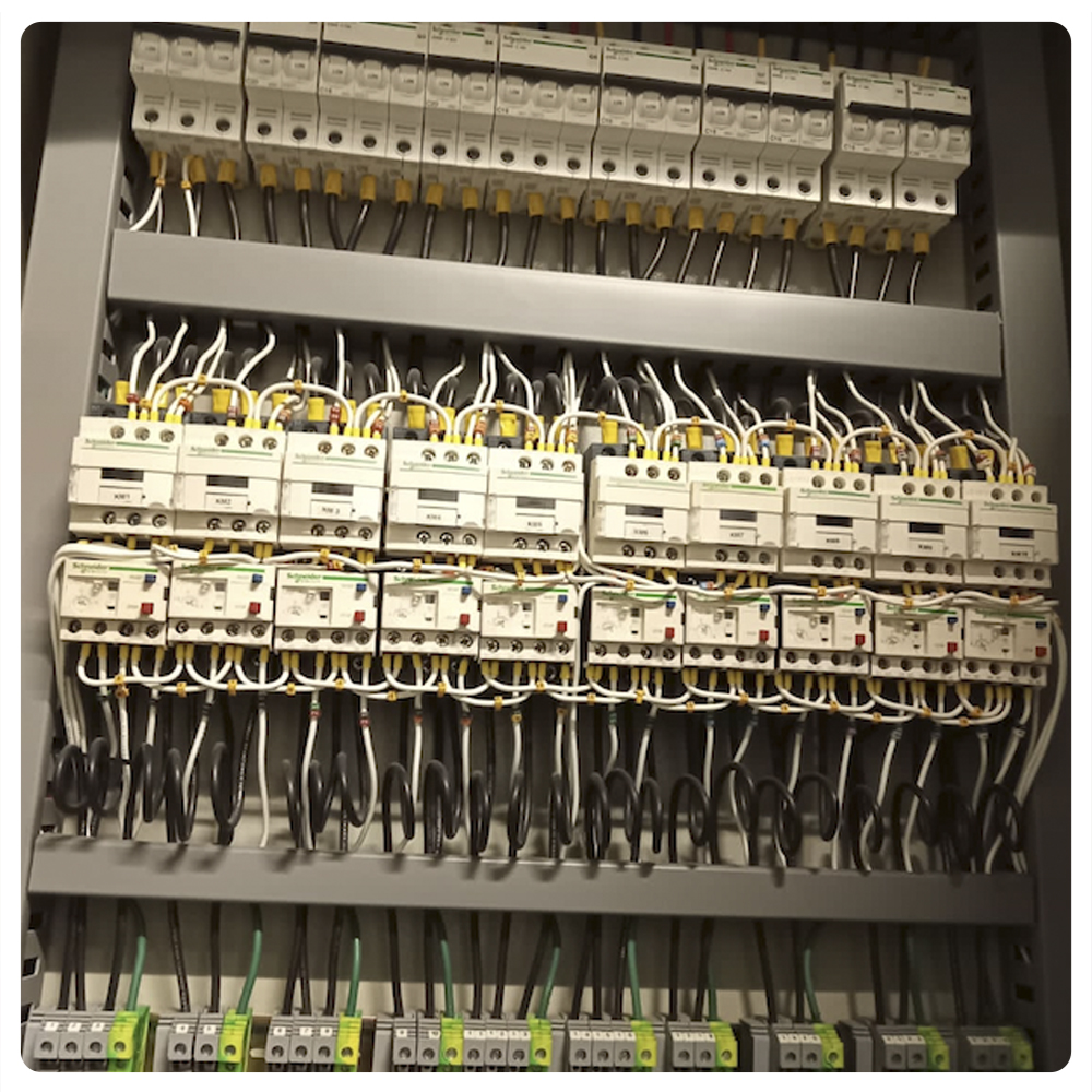 Electricistas en Rionegro y oriente antioqueño. Mantenimiento, remodelación, certificación e instalación eléctrica; principalmente en los sectores residenciales, comerciales e industriales. Electricistas, eléctricos y trabajos de electricidad en Colombia